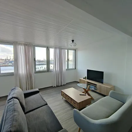 Luxury Port View R31 아파트